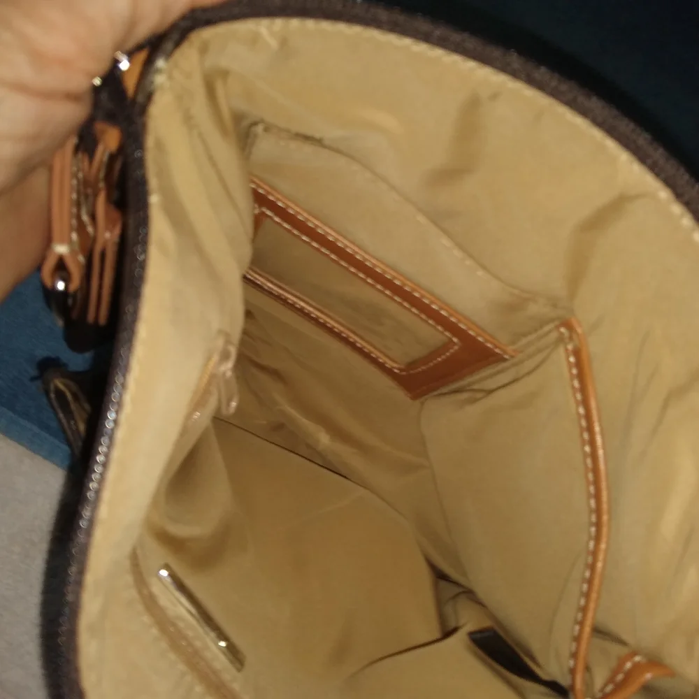 Giani Bernini block signature crossbody bag.